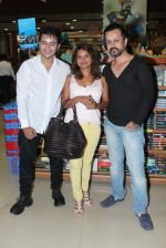 Sushant Singh Rajput at Bollywood Striptease book reading in Landmark, Mumbai on 16th April 2012 (8).JPG